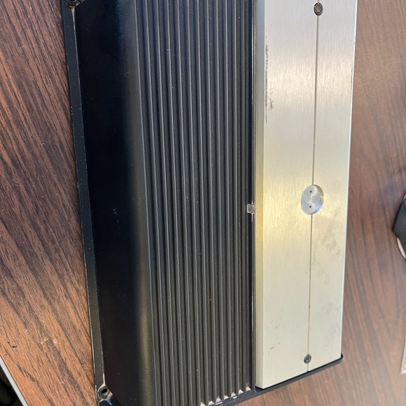 JL Audio 700 Watt Amp - Picture 5 of 5